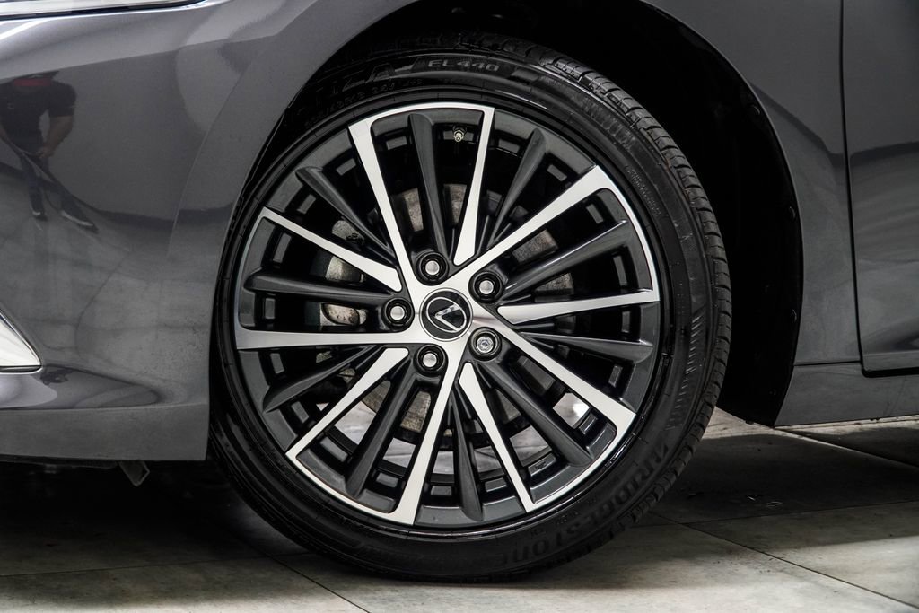 Used 2025 Lexus ES 350 w/ Premium Package FWD image 3