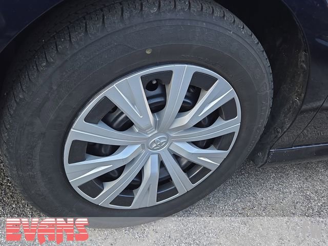 Used 2022 Toyota Camry LE FWD image 4
