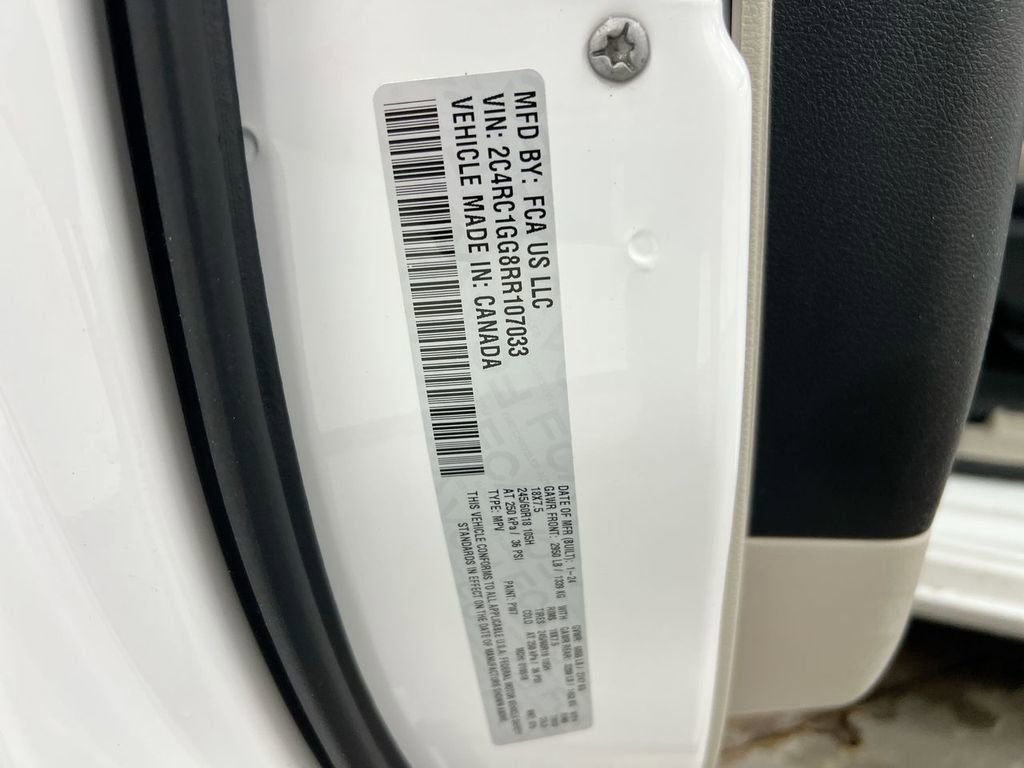 Used 2024 Chrysler Pacifica Limited image 30