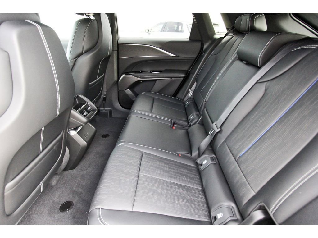 New 2026 Cadillac Lyriq Luxury image 7