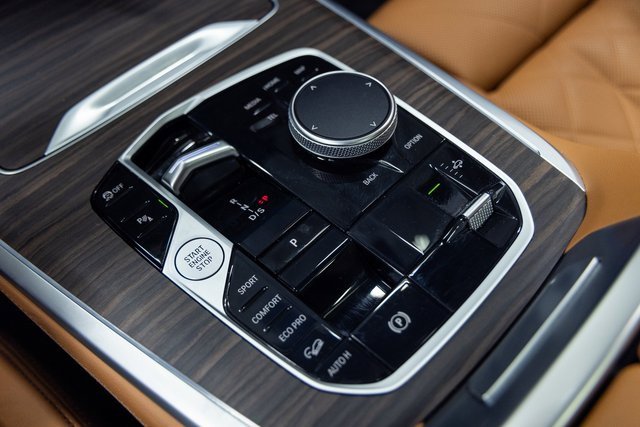 Used 2023 BMW X7 xDrive40i w/ M Sport Package image 19