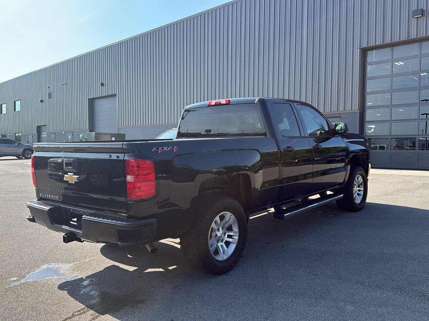 Used 2018 Chevrolet Silverado 1500 Custom w/ Custom Value Package AWD/4WD image 3