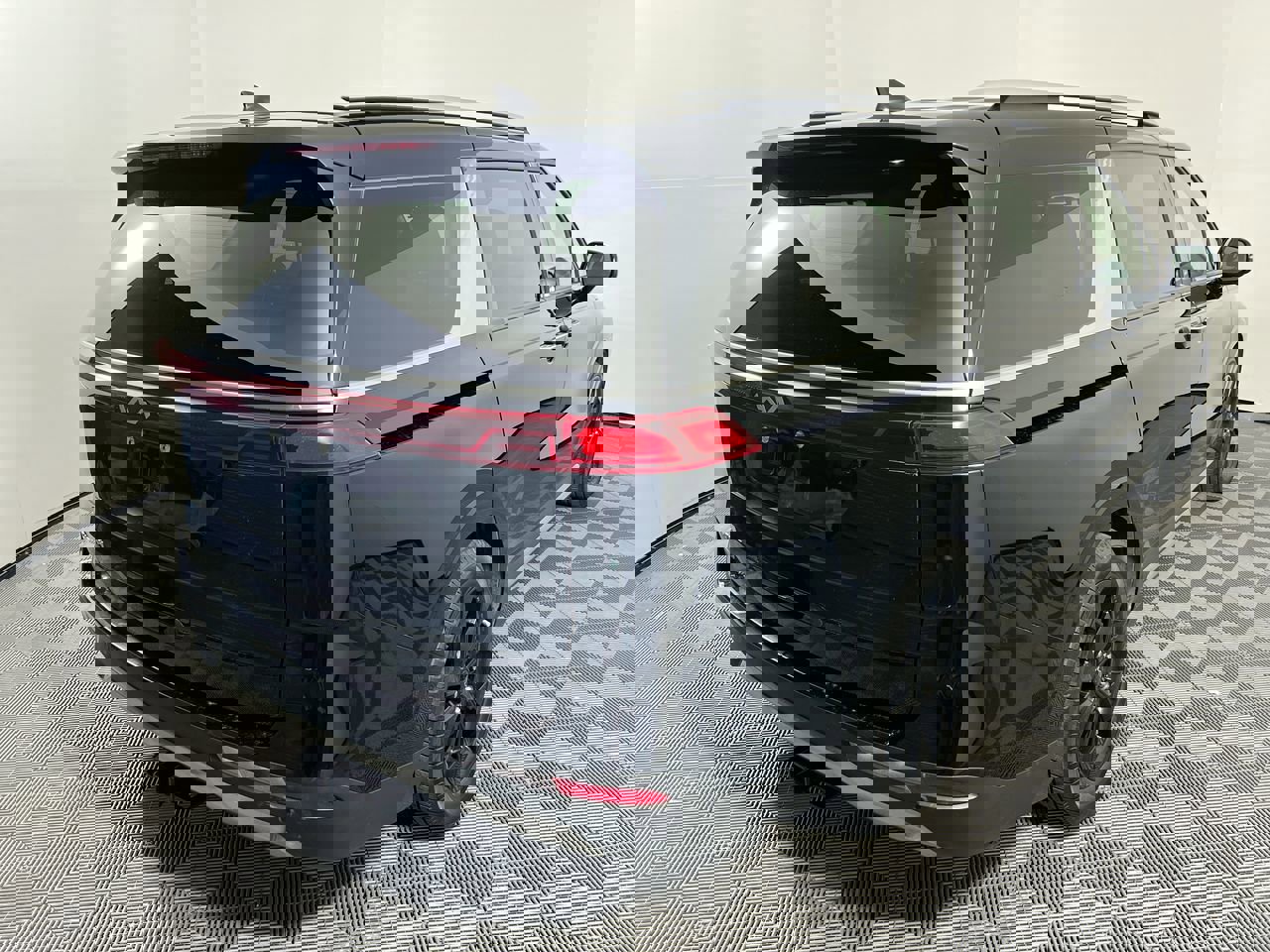 Used 2024 Kia Carnival SX Prestige image 3