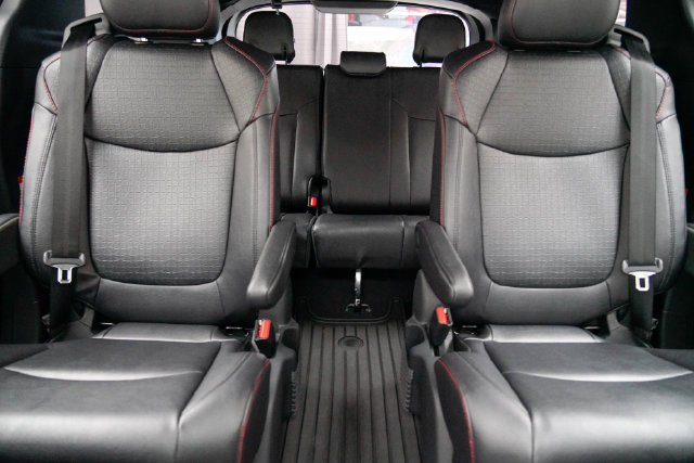 Used 2025 Toyota Sienna XSE w/ XSE Plus Package AWD/4WD image 18