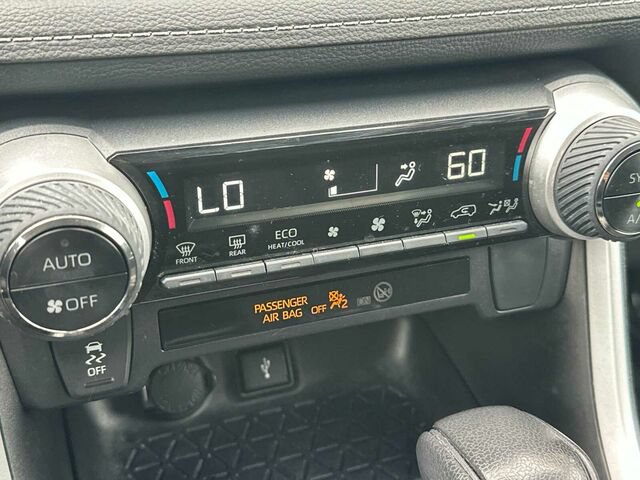 Used 2021 Toyota RAV4 LE AWD/4WD image 24