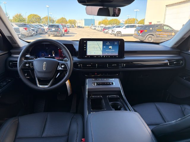 New 2026 Lincoln Aviator AWD w/ Jet Appearance Package image 18