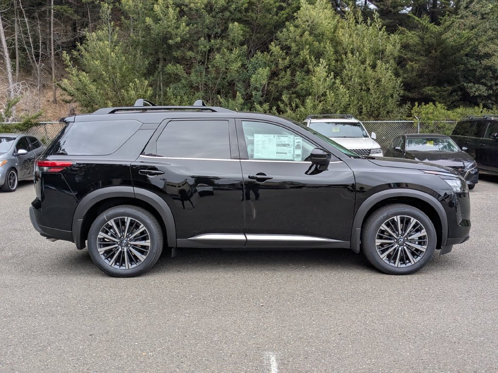 New 2026 Nissan Pathfinder Platinum w/ Accent Package AWD/4WD image 4