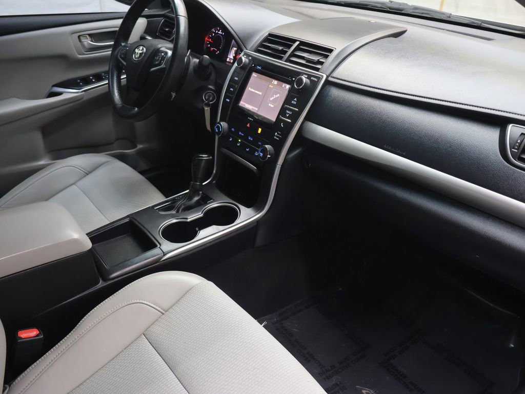 Used 2016 Toyota Camry SE FWD image 10