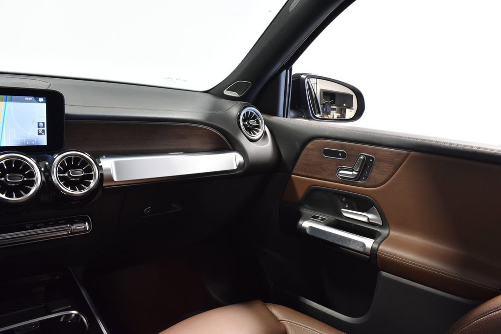 Used 2023 Mercedes-Benz GLB 35 AMG 4MATIC image 17