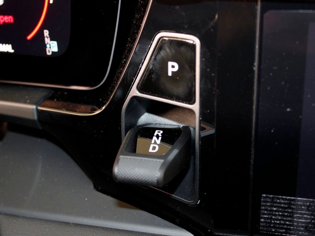 Certified 2025 Porsche Macan 4S Electric image 28