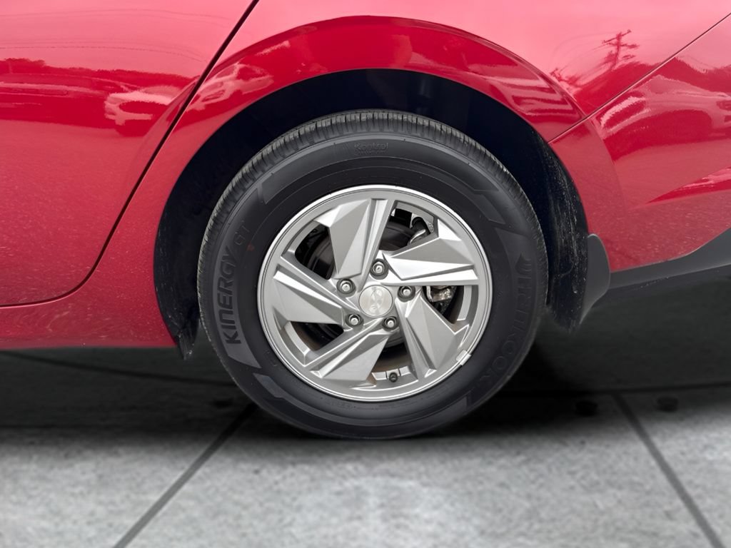 Used 2026 Hyundai Elantra SE FWD image 18