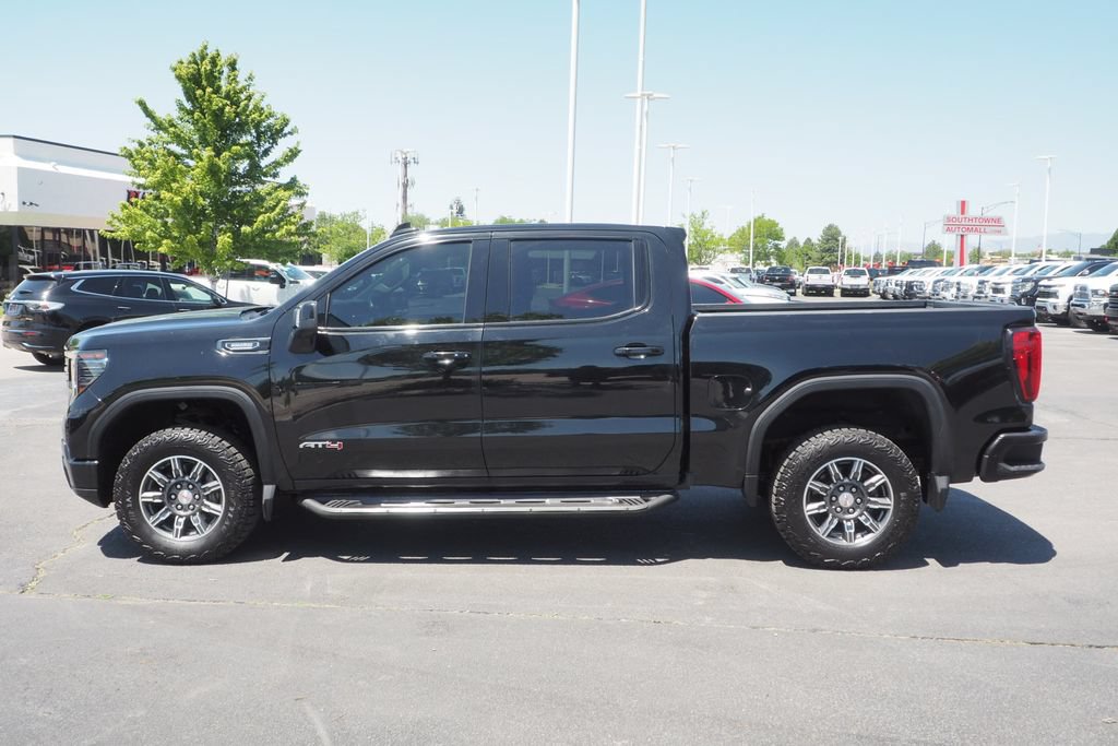 Used 2024 GMC Sierra 1500 AT4 w/ Technology Package AWD/4WD image 4