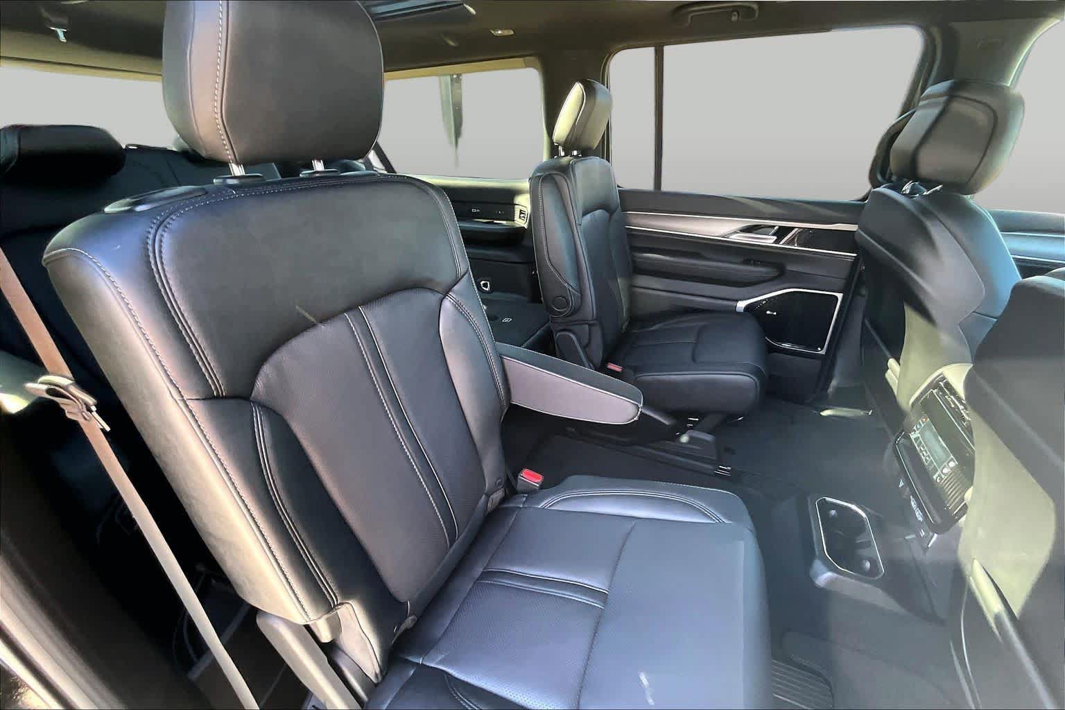 New 2026 Jeep Grand Wagoneer L Limited w/ Premium Group II AWD/4WD image 23