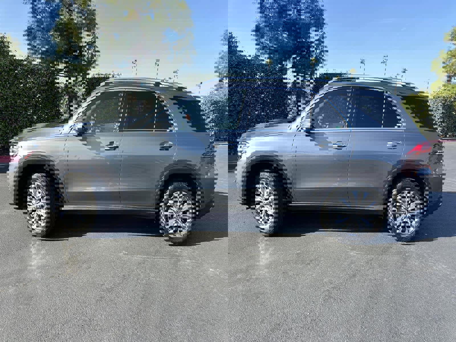 Used 2023 Mercedes-Benz GLE 350 image 3