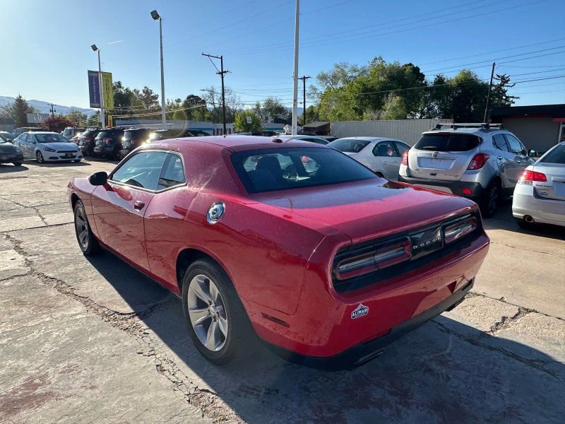 Used 2016 Dodge Challenger SXT RWD image 5