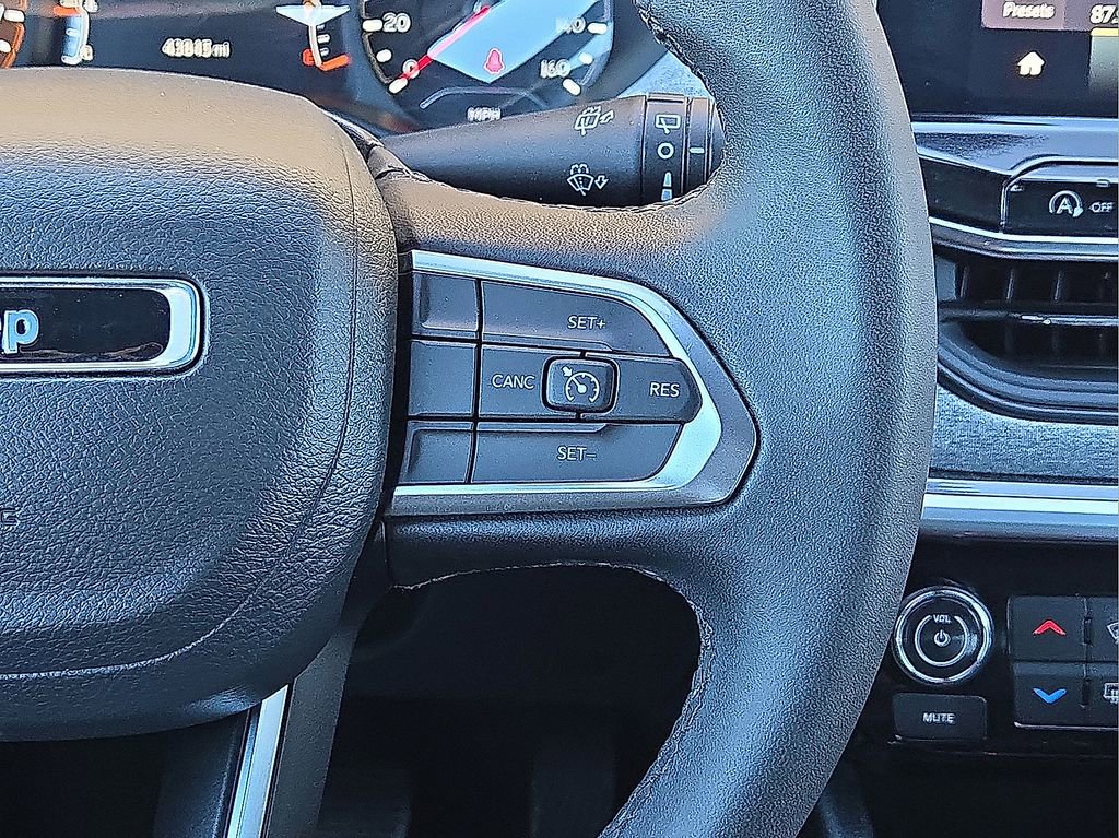 Used 2024 Jeep Compass Latitude image 21