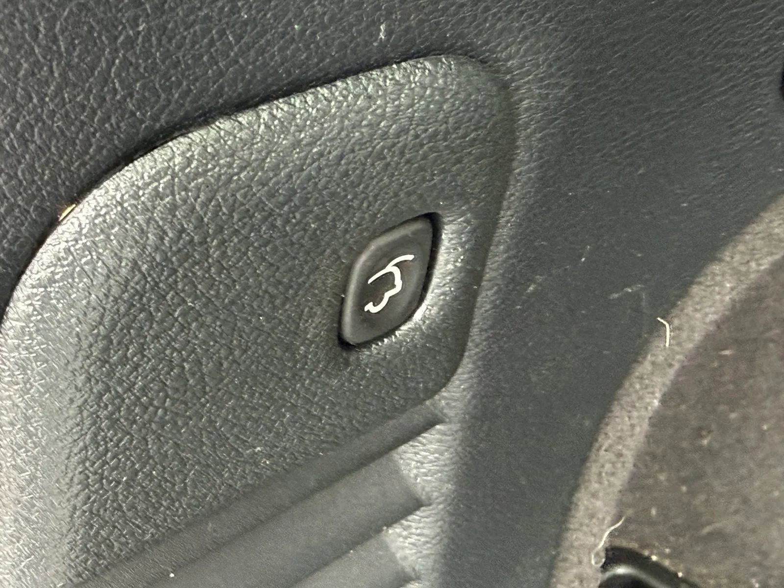 Used 2017 Jeep Grand Cherokee Overland image 11