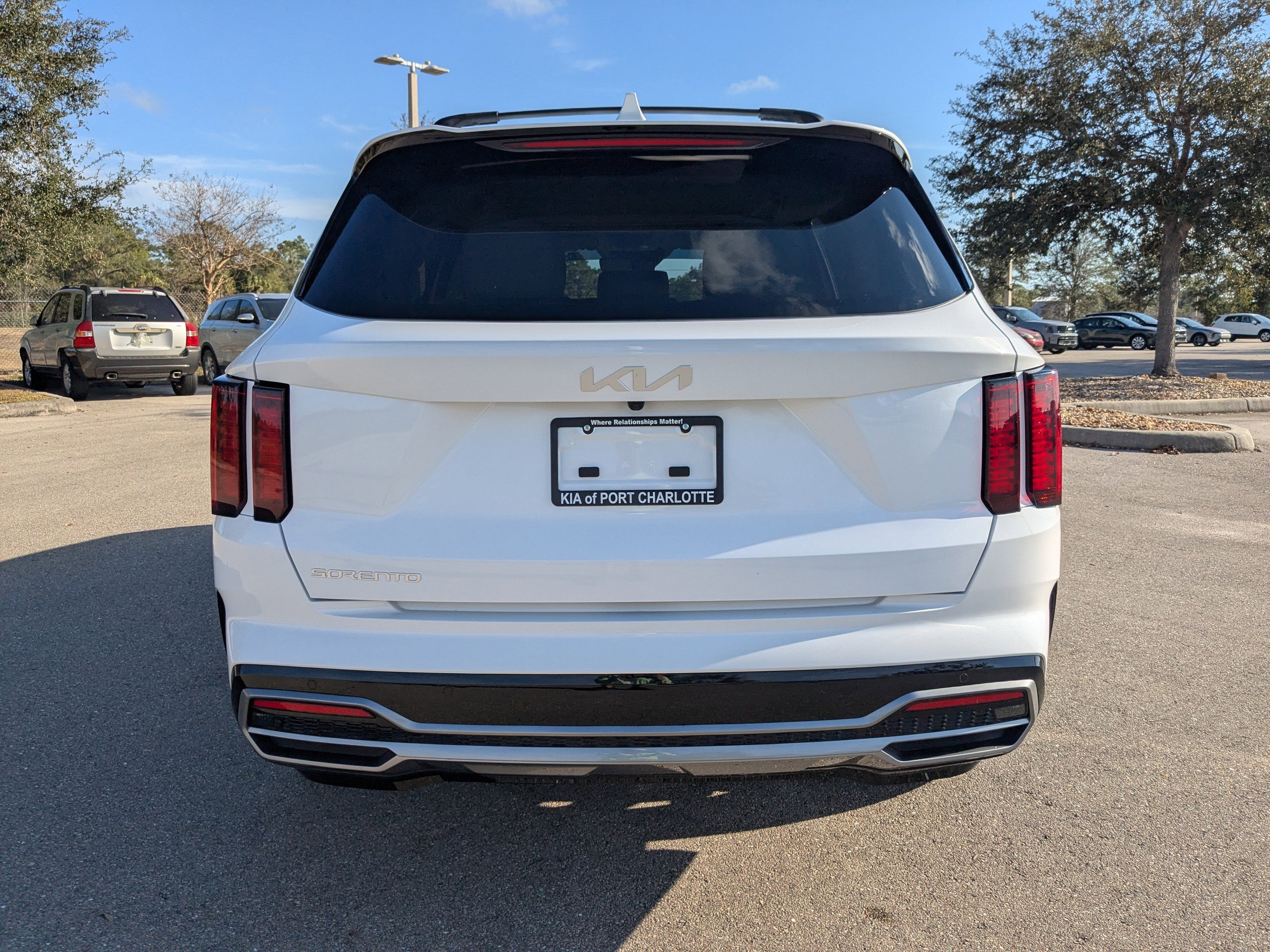 Used 2023 Kia Sorento S image 6