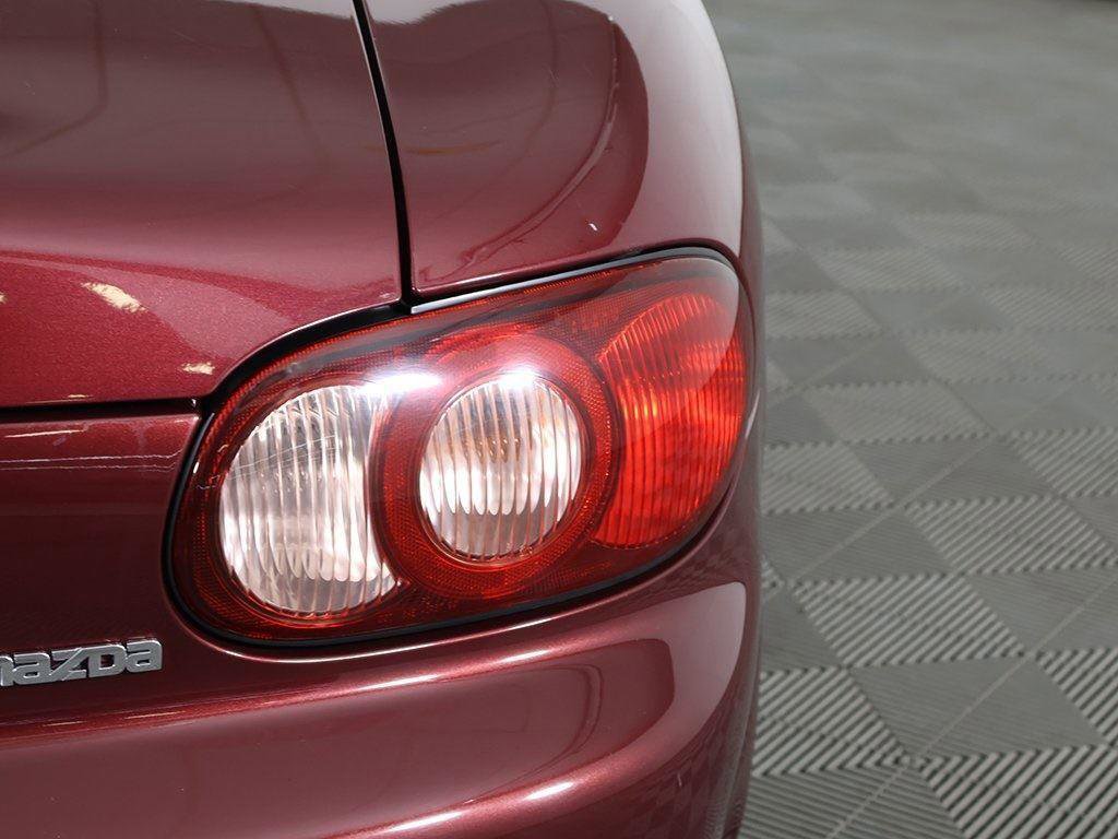 Used 2003 MAZDA MX-5 Miata image 10