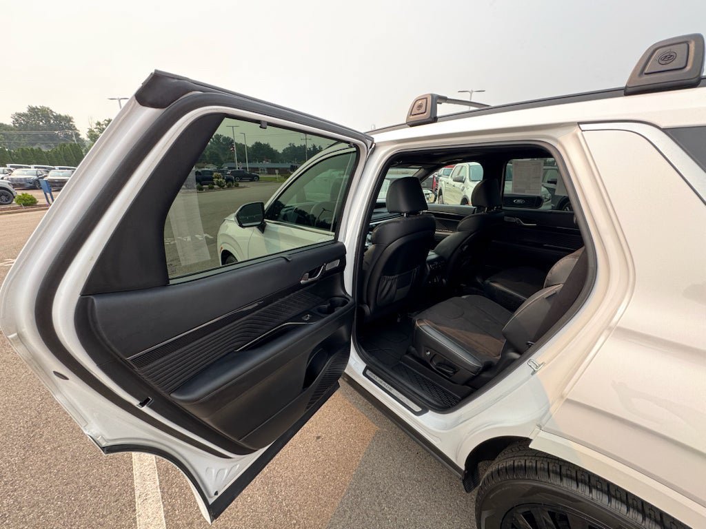 Used 2025 Hyundai Palisade Calligraphy AWD/4WD image 17