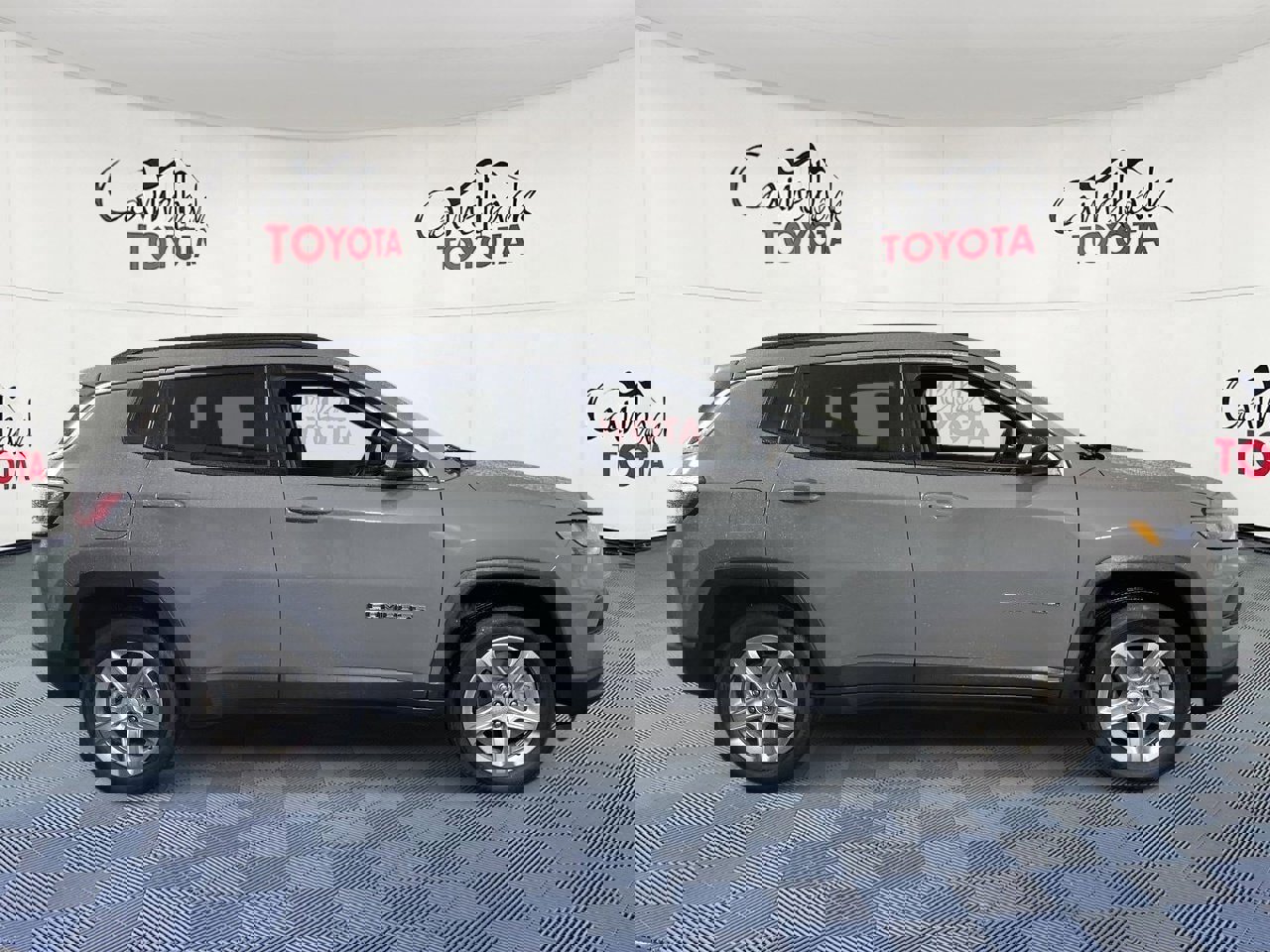 Used 2024 Jeep Compass Latitude image 8