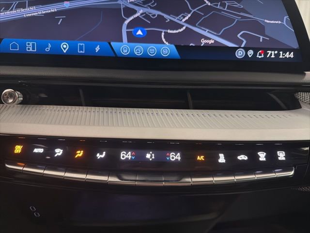 Certified 2025 Cadillac Optiq Luxury 1 w/ LPO, Floor Liner Package image 31