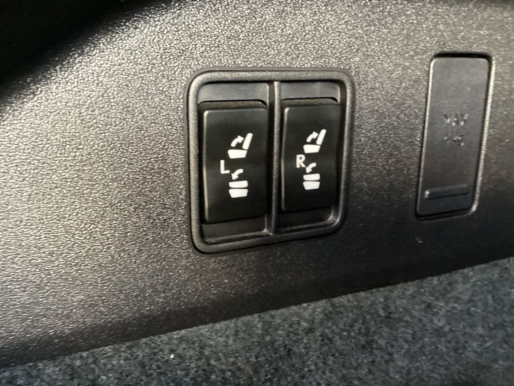 Used 2018 Lexus RX 350L Premium w/ Premium Package image 16