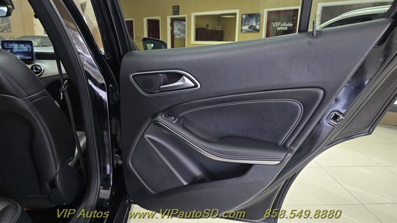 Used 2018 Mercedes-Benz GLA 250 image 14
