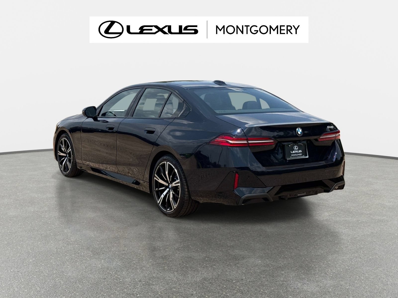Used 2026 BMW 530i w/ M Sport Package RWD image 5