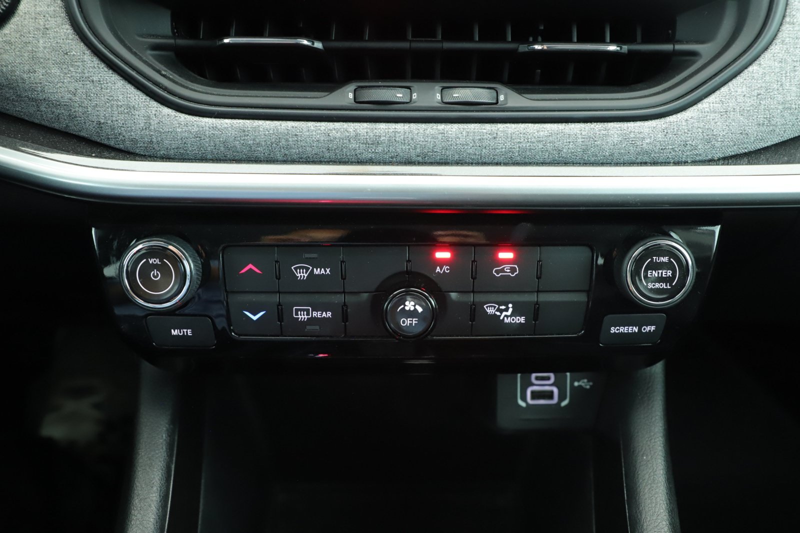 Used 2022 Jeep Compass Latitude FWD image 20