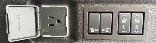 Used 2023 GMC Yukon XL Denali w/ Denali Reserve Package image 13