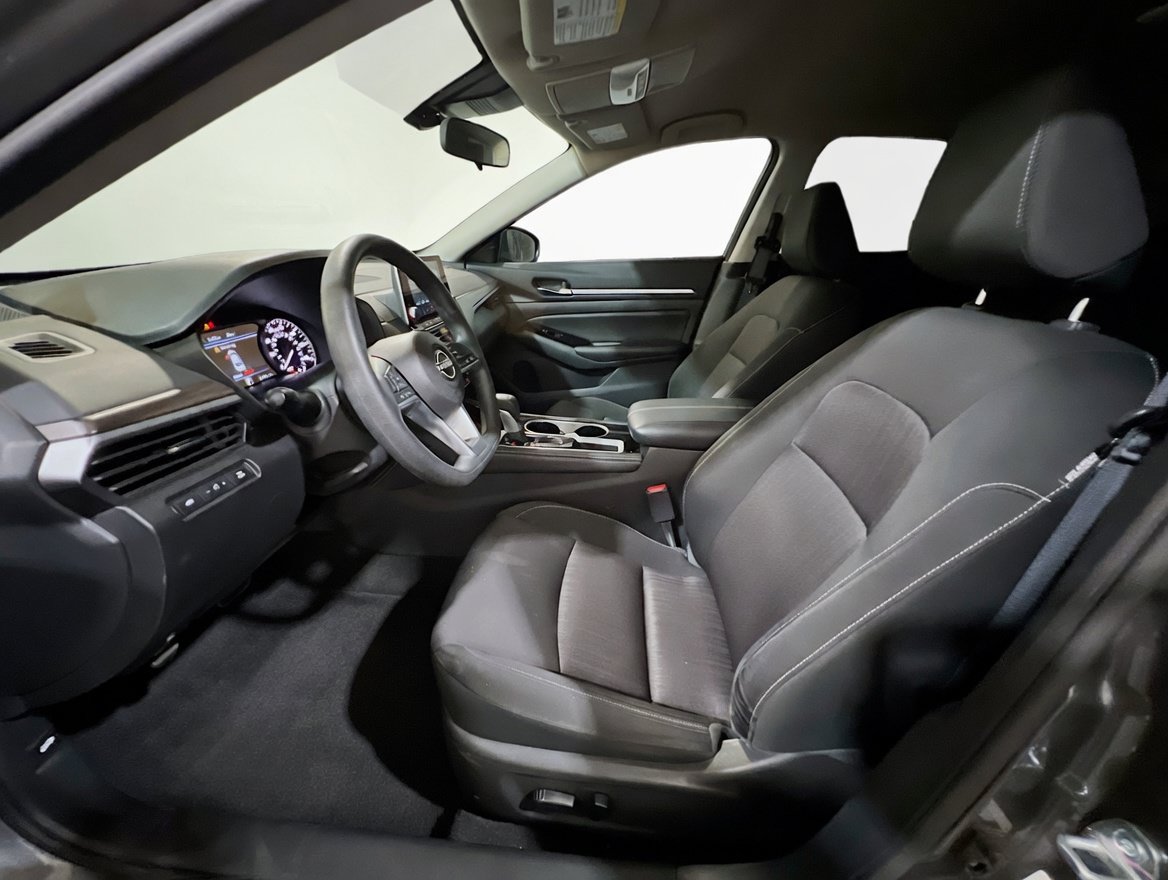 Used 2023 Nissan Altima 2.5 SV FWD image 14
