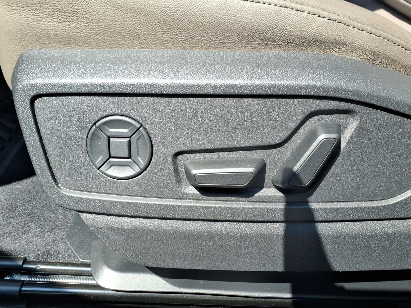 Used 2025 Audi Q5 Premium w/ Convenience Package AWD/4WD image 21