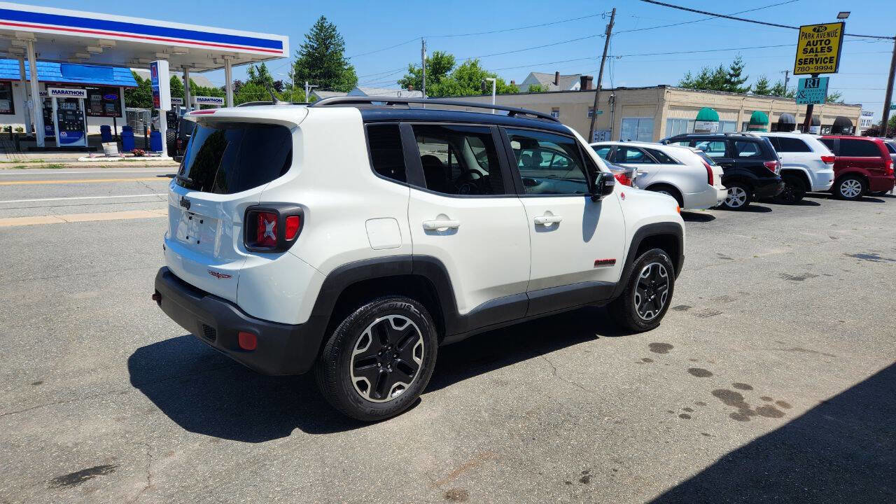 Used 2016 Jeep Renegade Trailhawk w/ Premium Trailhawk Package image 8