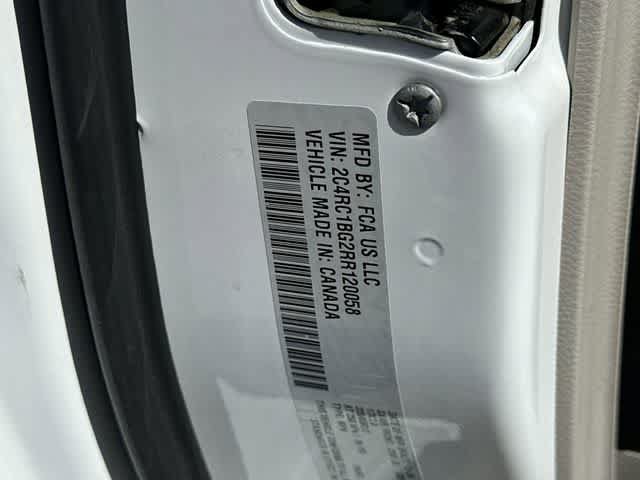 Used 2024 Chrysler Pacifica Touring-L FWD image 31