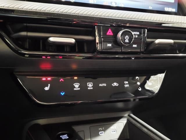 New 2026 Nissan Kicks SR w/ Cold Weather Package image 28