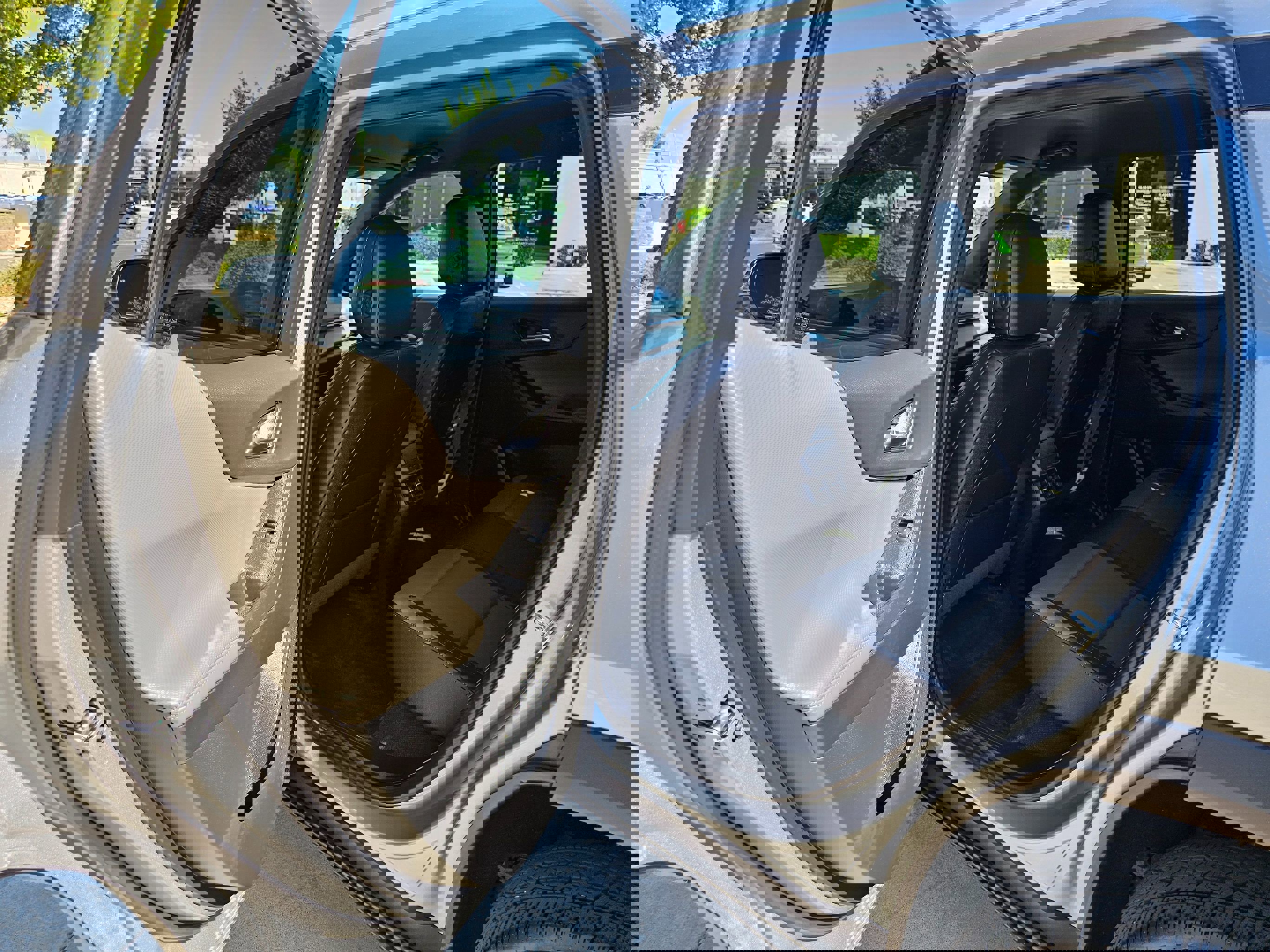 Used 2025 Chevrolet Equinox LT w/ Convenience Package II image 18