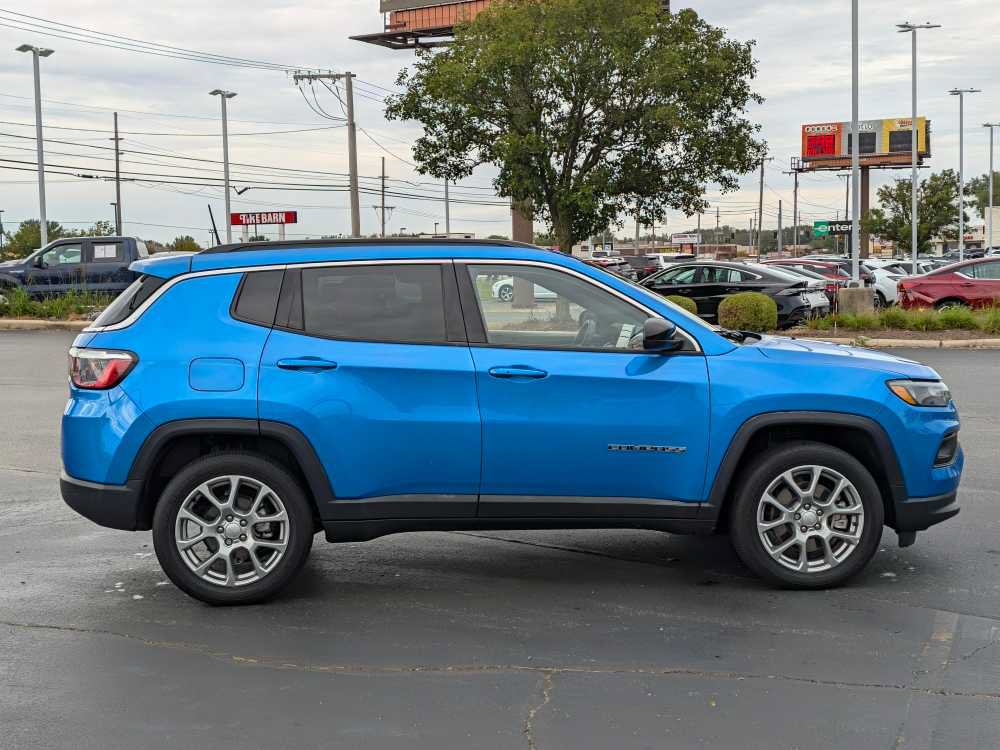 Used 2024 Jeep Compass Latitude AWD/4WD image 8