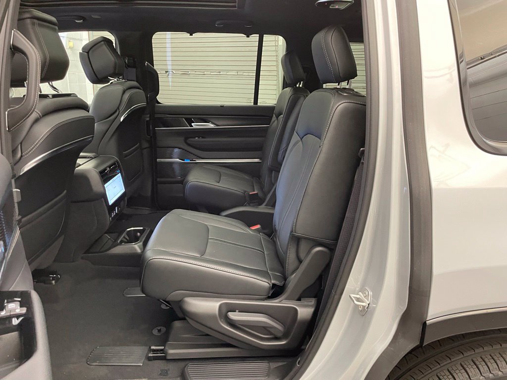 New 2026 Jeep Grand Wagoneer Summit AWD/4WD image 22