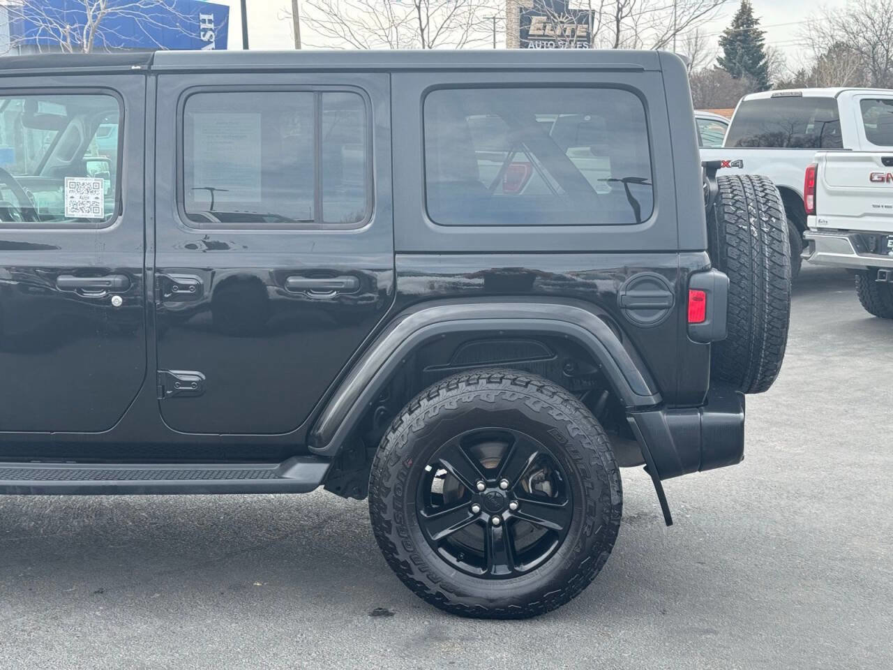 Used 2018 Jeep Wrangler Unlimited Sahara w/ Uconnect 4C Nav & Sound Group image 10