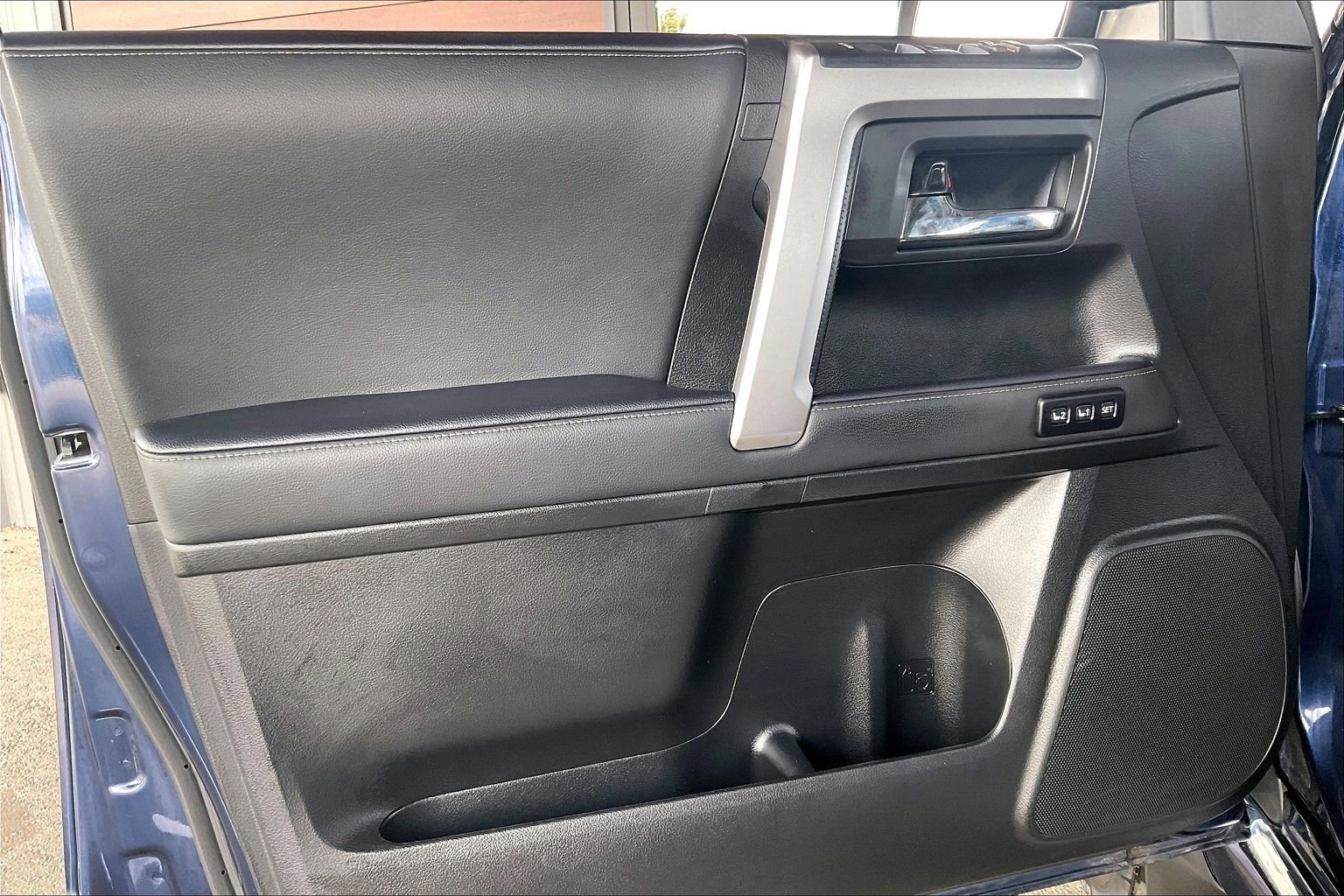 Used 2022 Toyota 4Runner Limited AWD/4WD image 19
