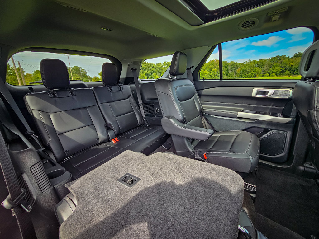 Used 2023 Ford Explorer XLT w/ Equipment Group 202A AWD/4WD image 42