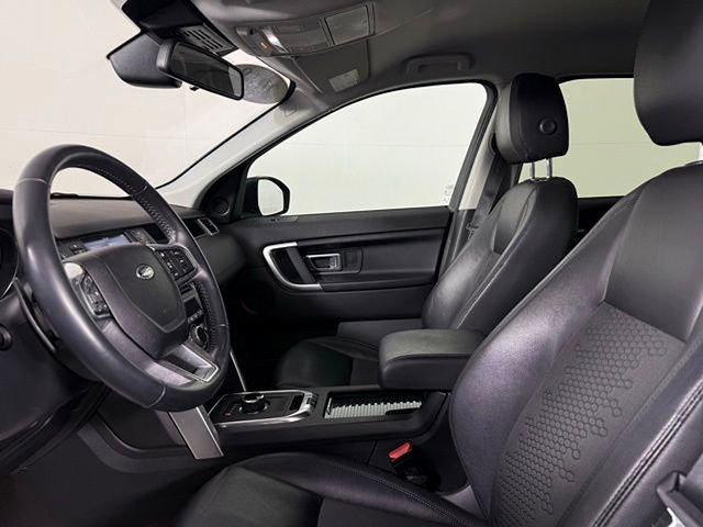 Used 2018 Land Rover Discovery Sport SE image 6