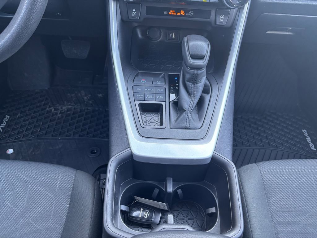 Used 2025 Toyota RAV4 XLE AWD/4WD image 20