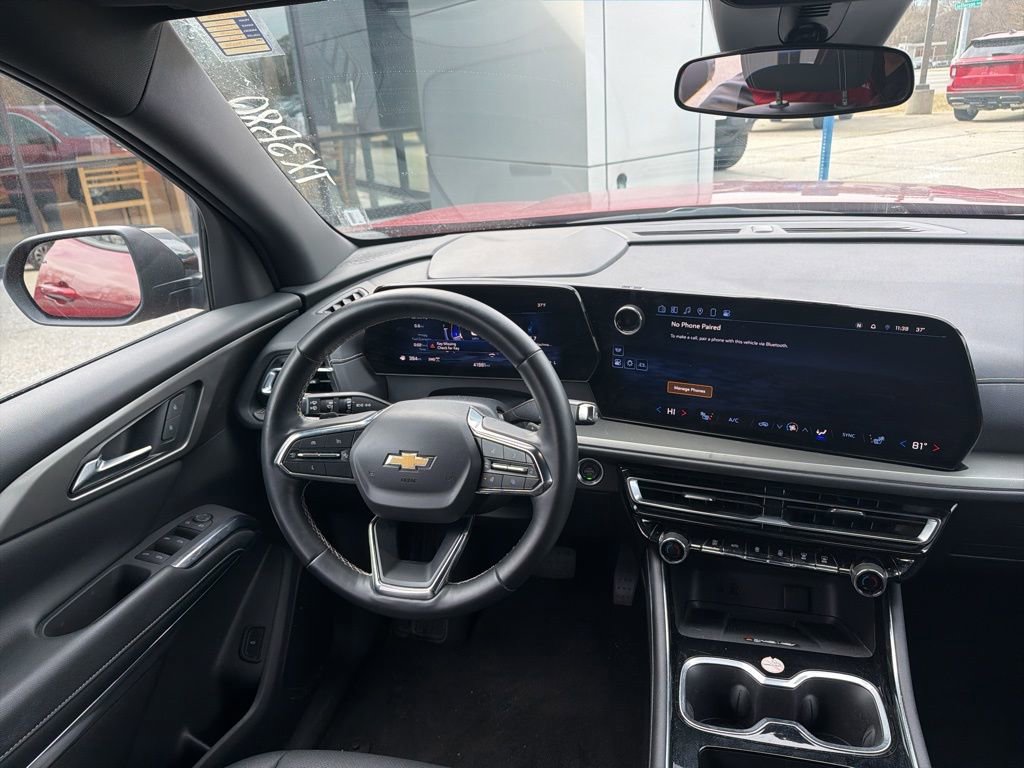 Used 2025 Chevrolet Traverse LT image 8