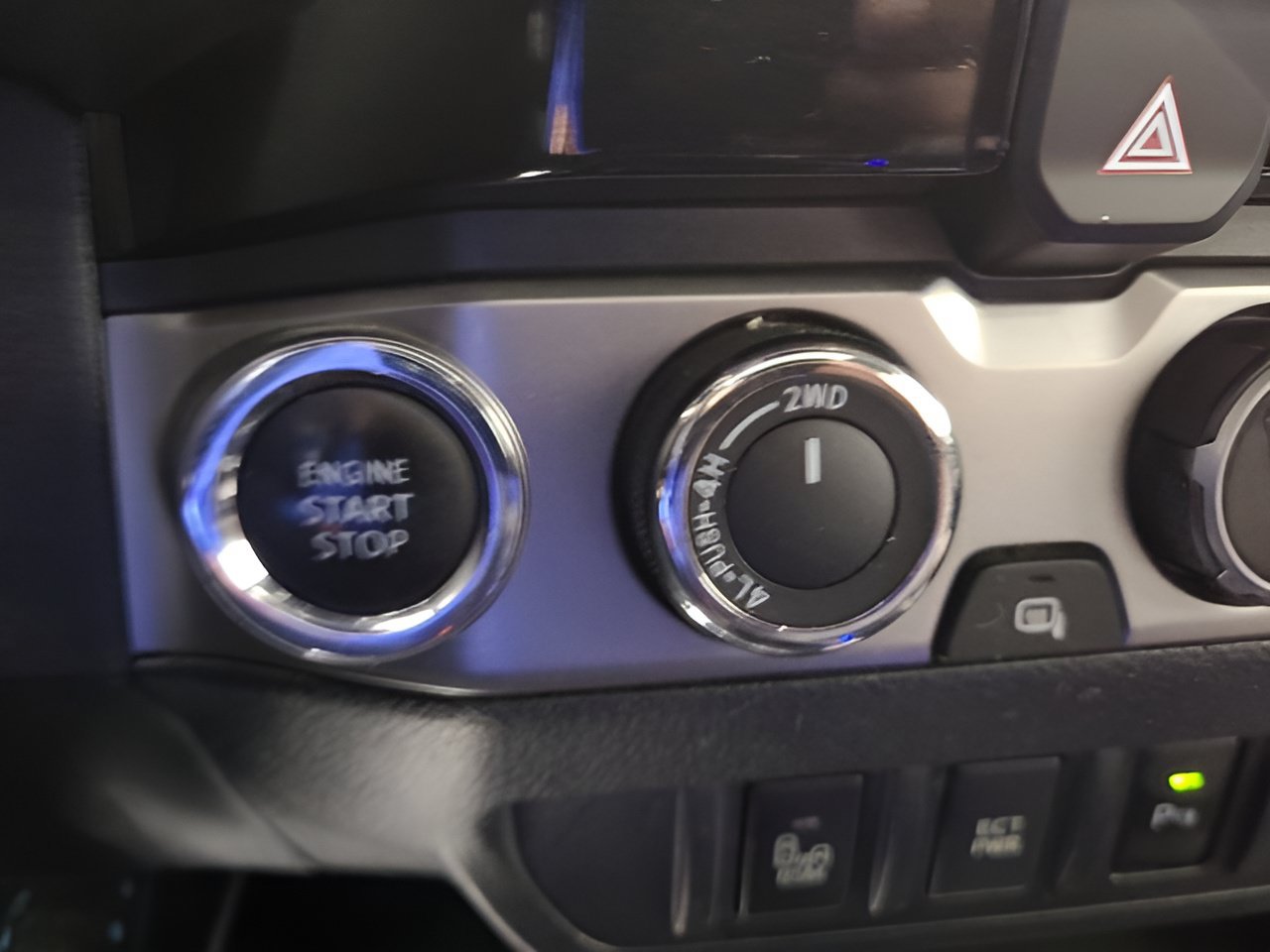 Used 2016 Toyota Tacoma Limited w/ Towing Package AWD/4WD image 36