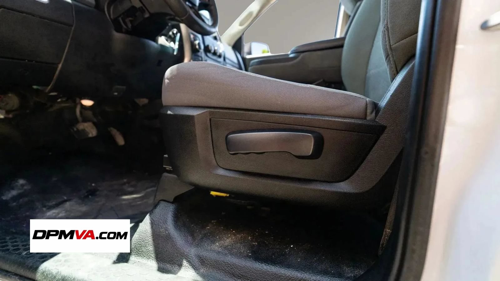 Used 2019 RAM 1500 Classic SLT w/ Protection Group AWD/4WD image 33