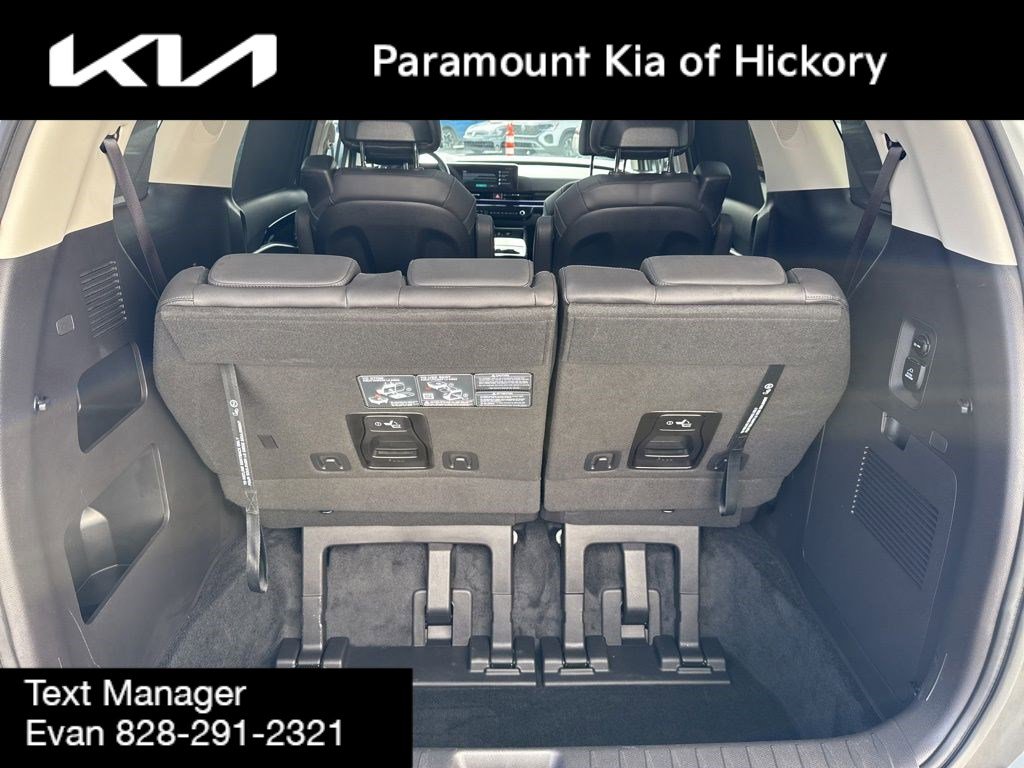 Used 2025 Kia Carnival SX Prestige image 10