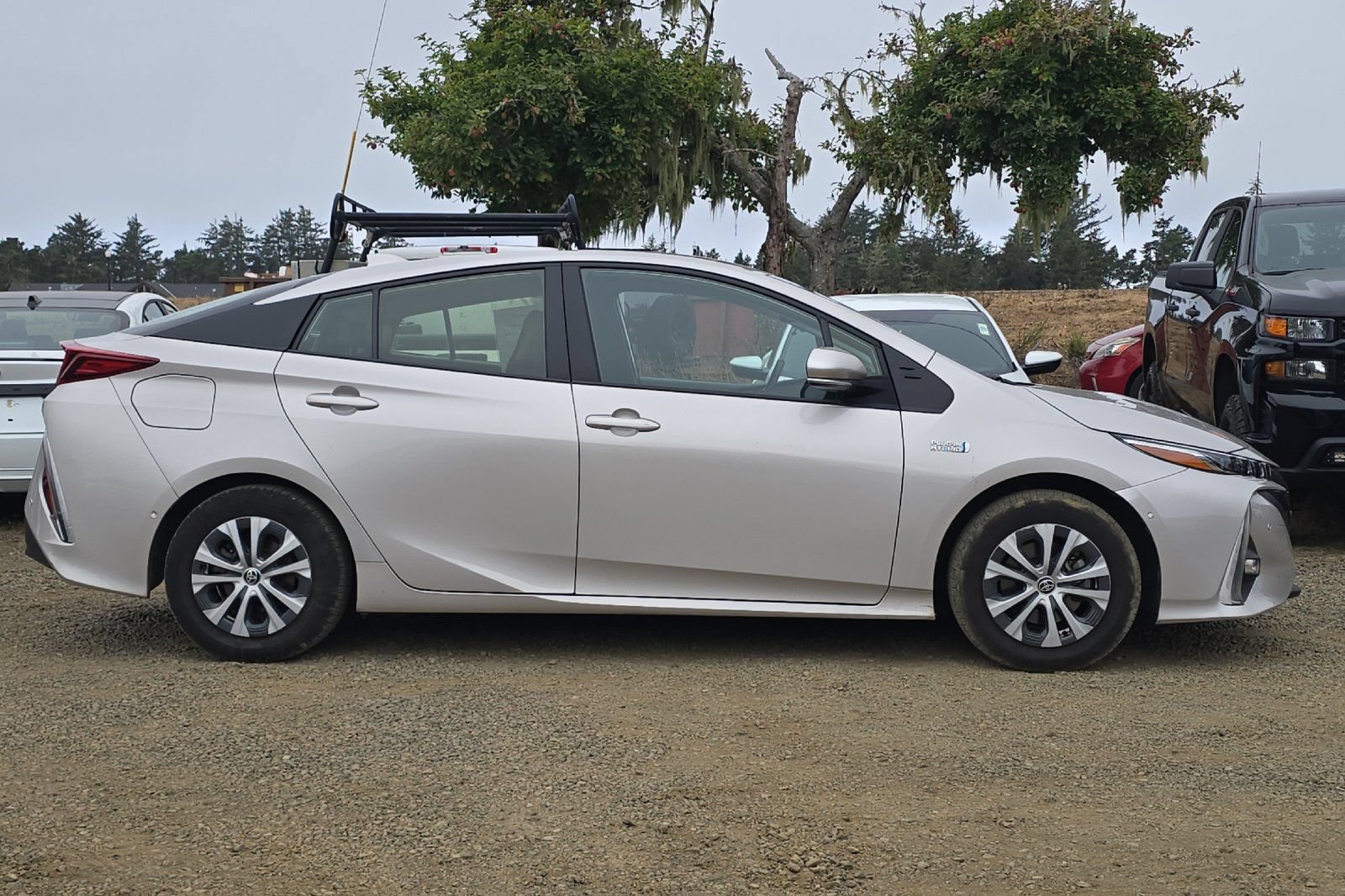 Used 2021 Toyota Prius Prime Limited w/ Carpet Mat Package (TMS) FWD image 3