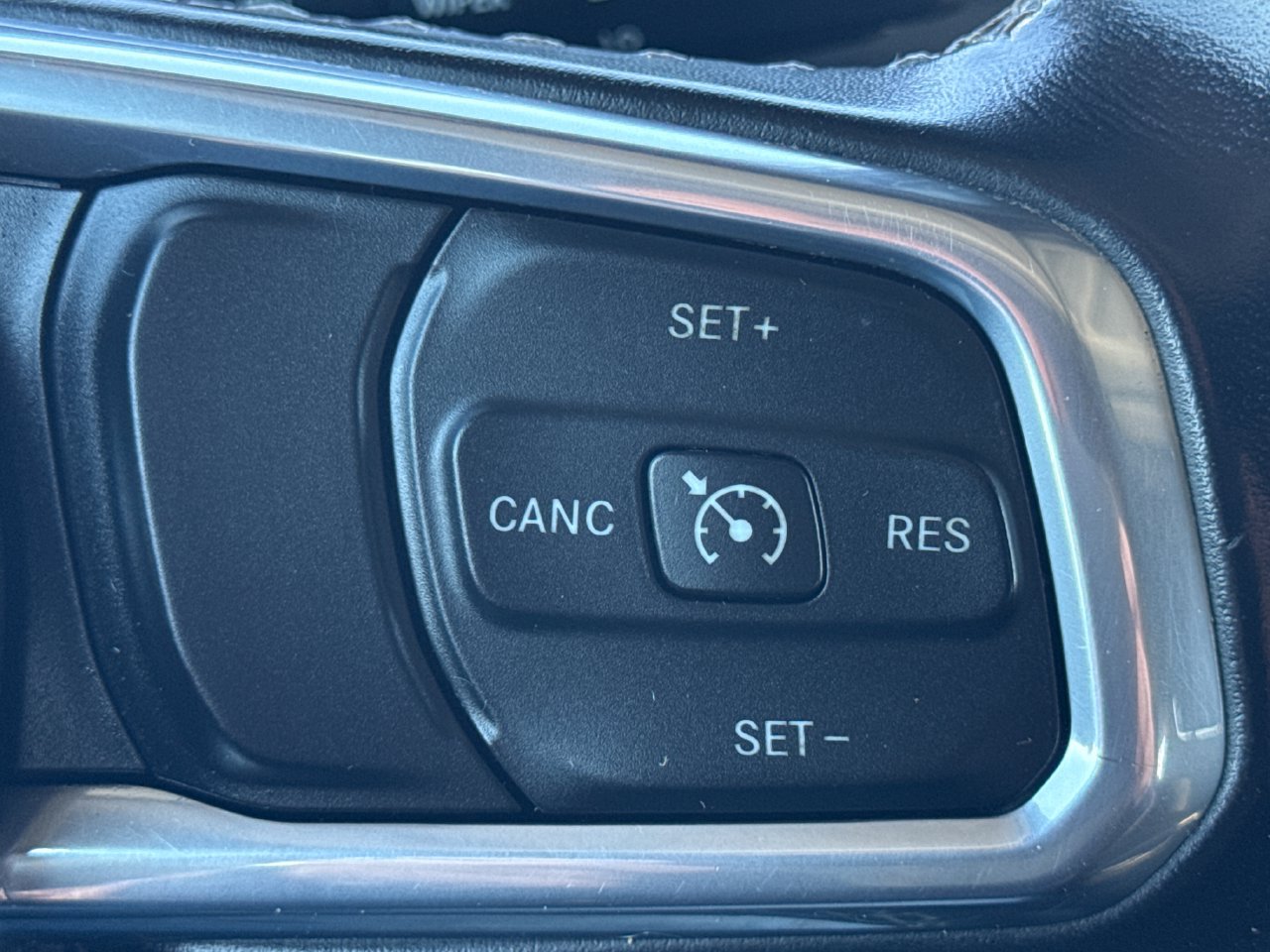 Used 2021 Jeep Wrangler Unlimited Sahara w/ Uconnect 4C Nav & Sound Group AWD/4WD image 25